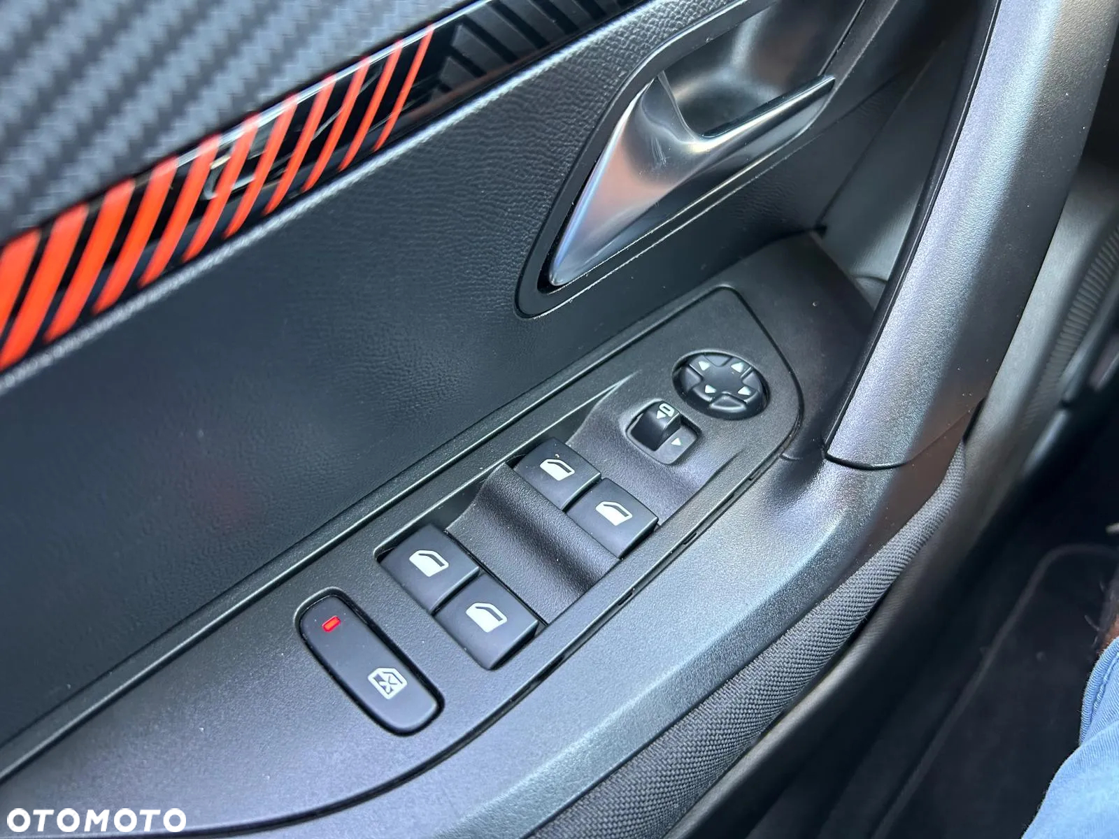 Peugeot 2008 PureTech 130 Stop&Start EAT6 Signature - 30