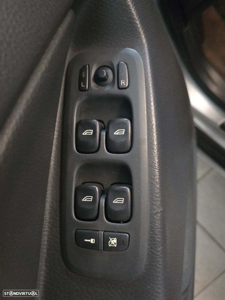 Volvo XC 90 2.4 D5 5L Nivel 2 - 13