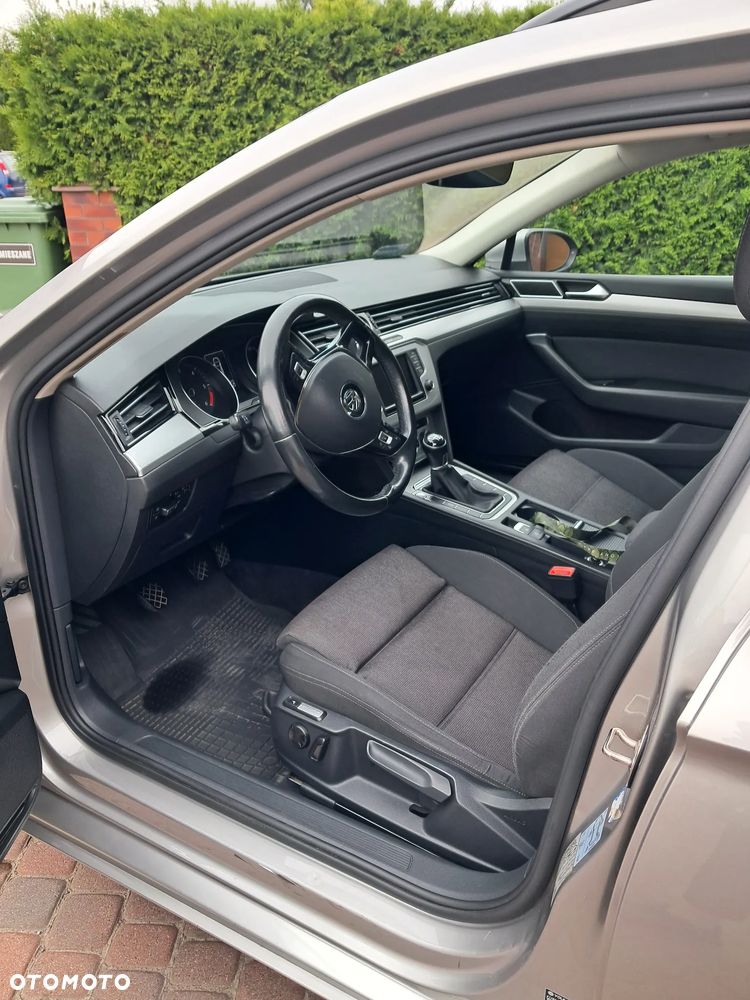 Volkswagen Passat - 10
