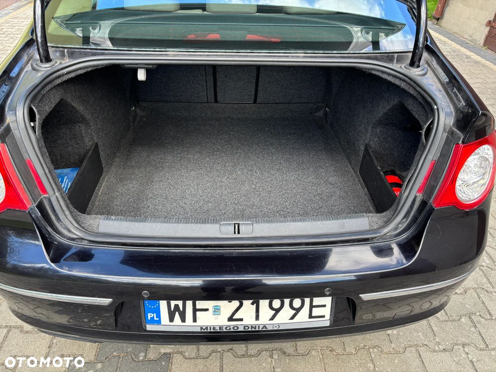 Volkswagen Passat 2.0 TDI DPF Highline - 17