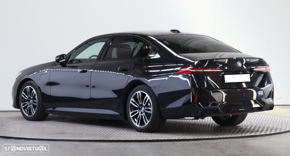 BMW 530 e Pack Desportivo M - 3