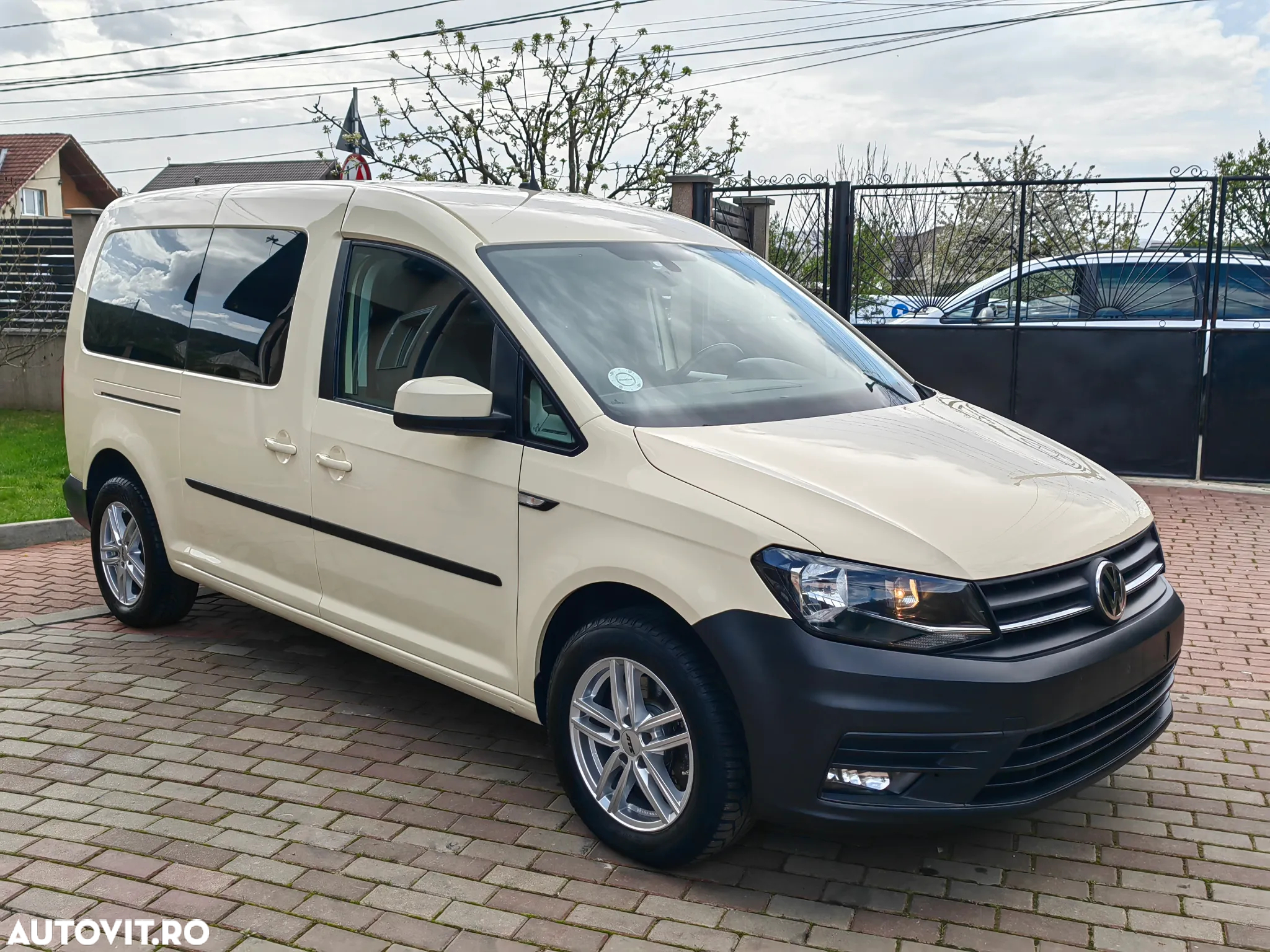 Volkswagen Caddy 2.0 TDI (7-Si.) DSG Maxi Family - 7