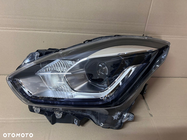 LAMPA LEWA SUZUKI SWIFT MK8 FULL LED