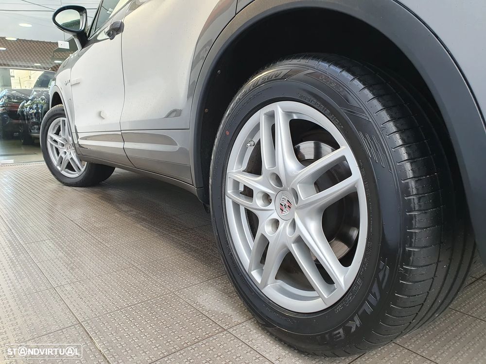 Porsche Cayenne S - 14