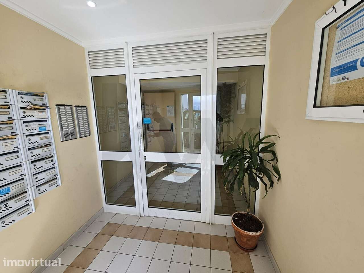 Apartamento T2  com varanda e vista mar para Arrendamento no Caniço - Grande imagem: 5/26