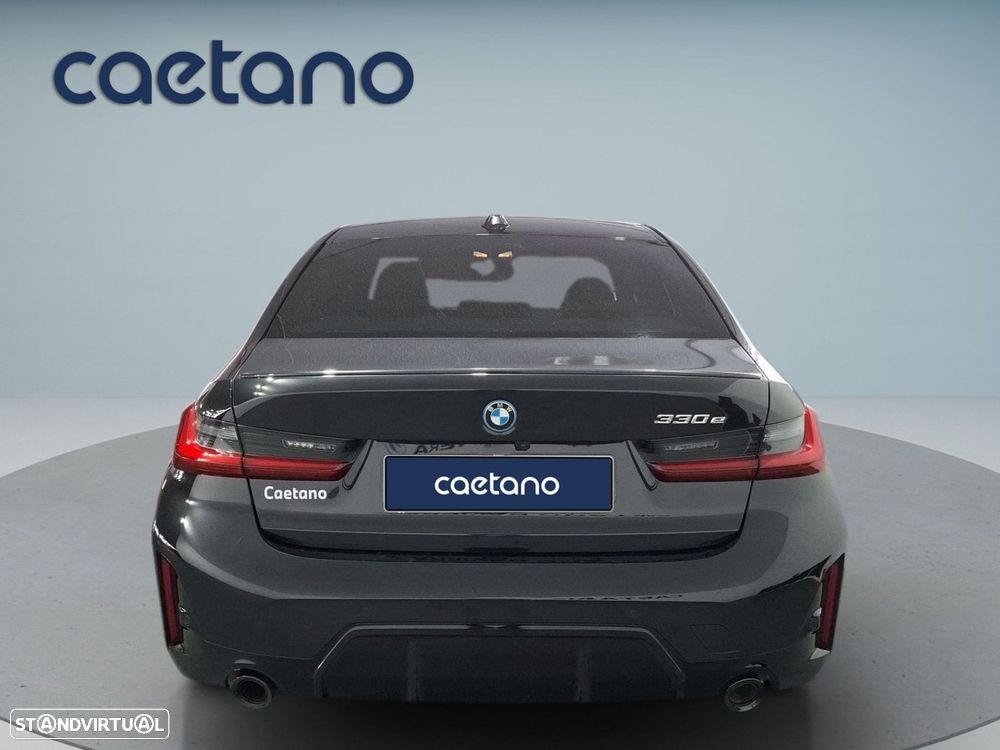 BMW 330 e Pack Desportivo M Pro Auto - 6