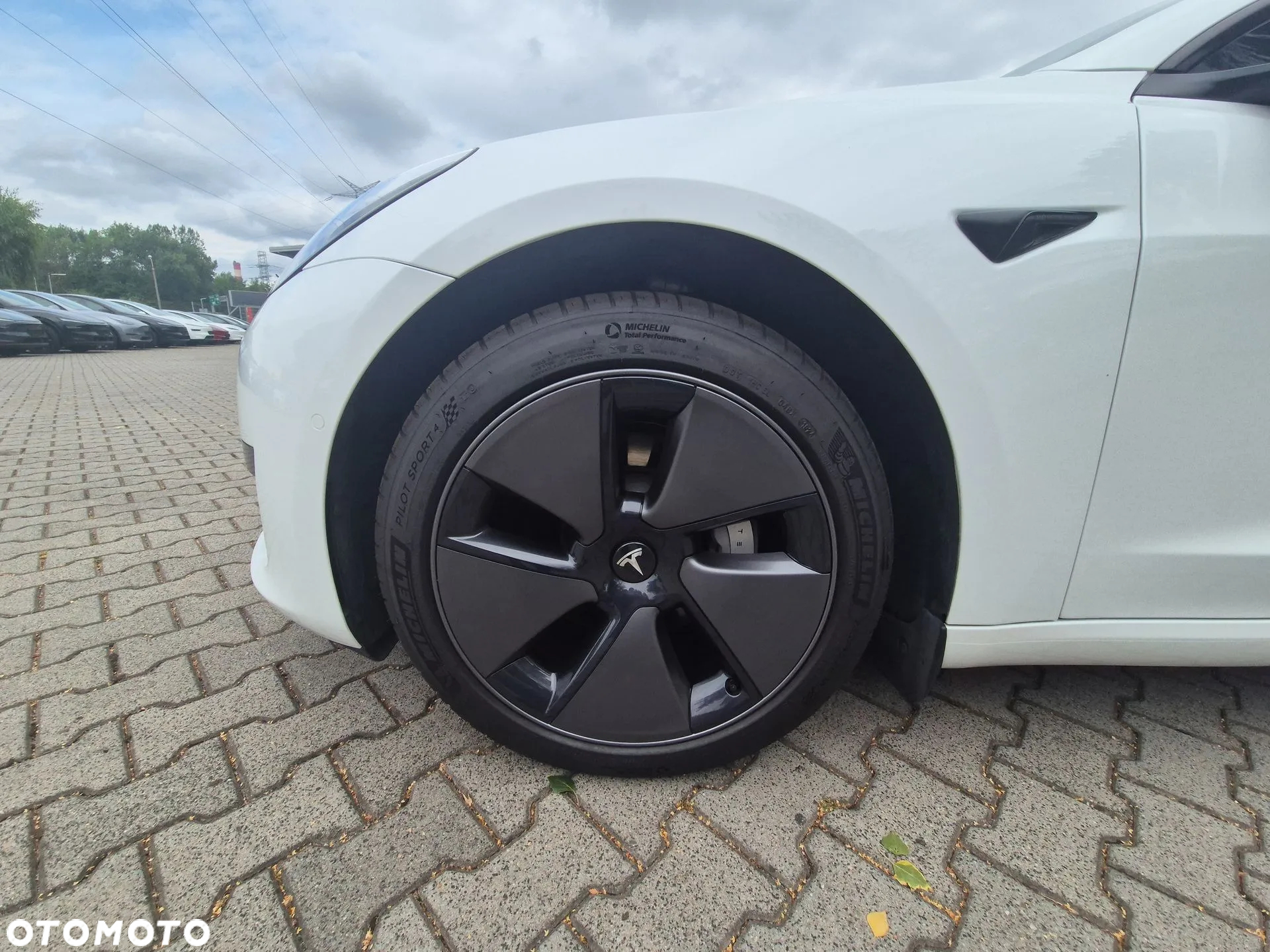 Tesla Model 3 RWD - 16