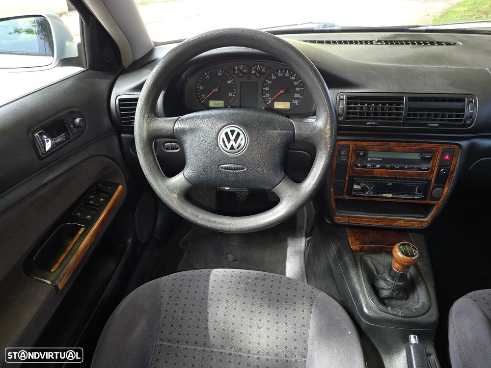 VW Passat Variant 1.9 TDi Confortline - 28