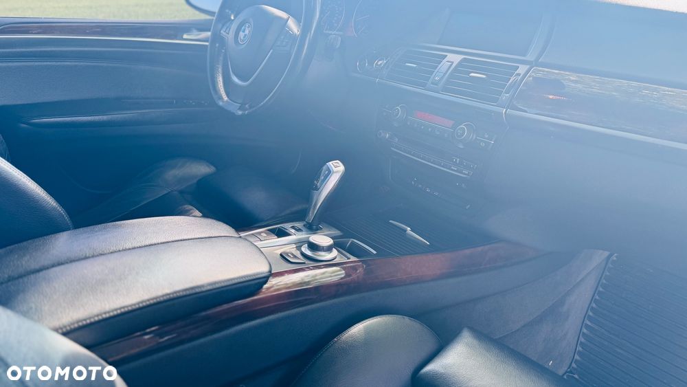 BMW X5 4.8i xDrive - 23