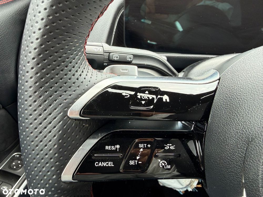 Mercedes-Benz GLB 200 AMG Line 7G-DCT - 24
