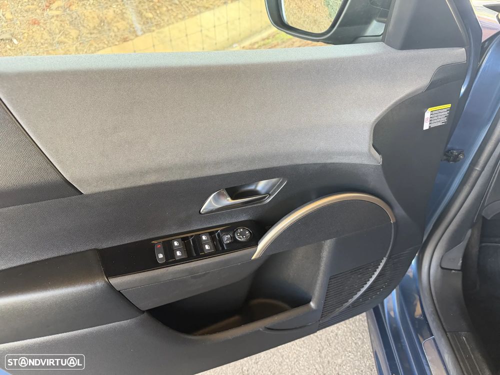 Lancia Ypsilon - 12