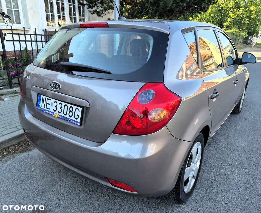 Kia Ceed - 4
