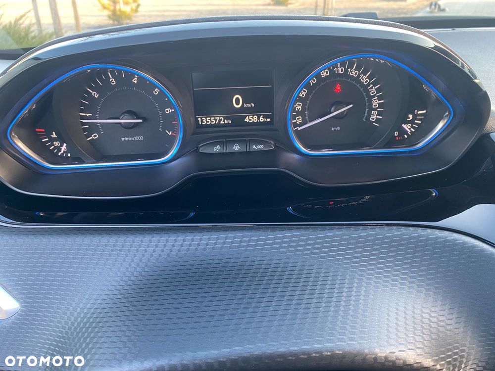 Peugeot 2008 1.2 Pure Tech Allure S&S - 31