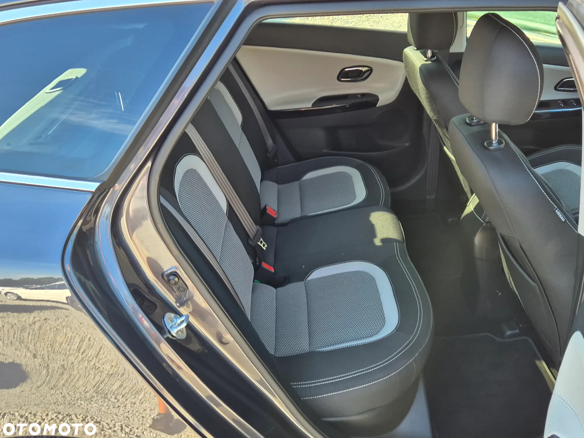 Kia Ceed 1.6 CRDi 136 ISG Platinum Edition - 38