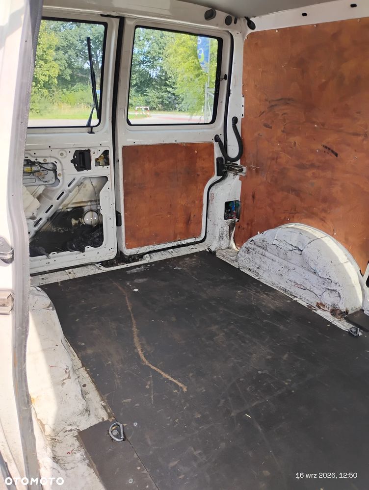 Volkswagen Transporter Escapade - 18