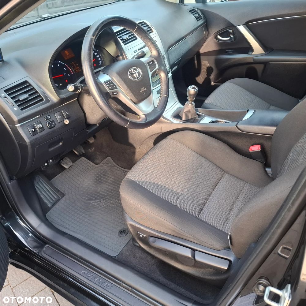 Toyota Avensis - 9