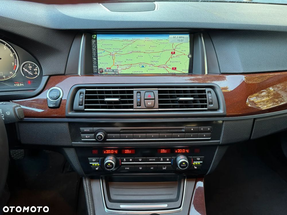 BMW Seria 5 528i - 28