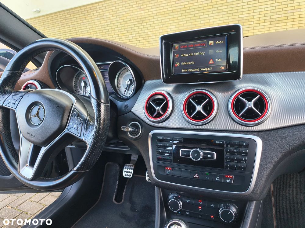 Mercedes-Benz CLA 180 UrbanStyle Edition - 32
