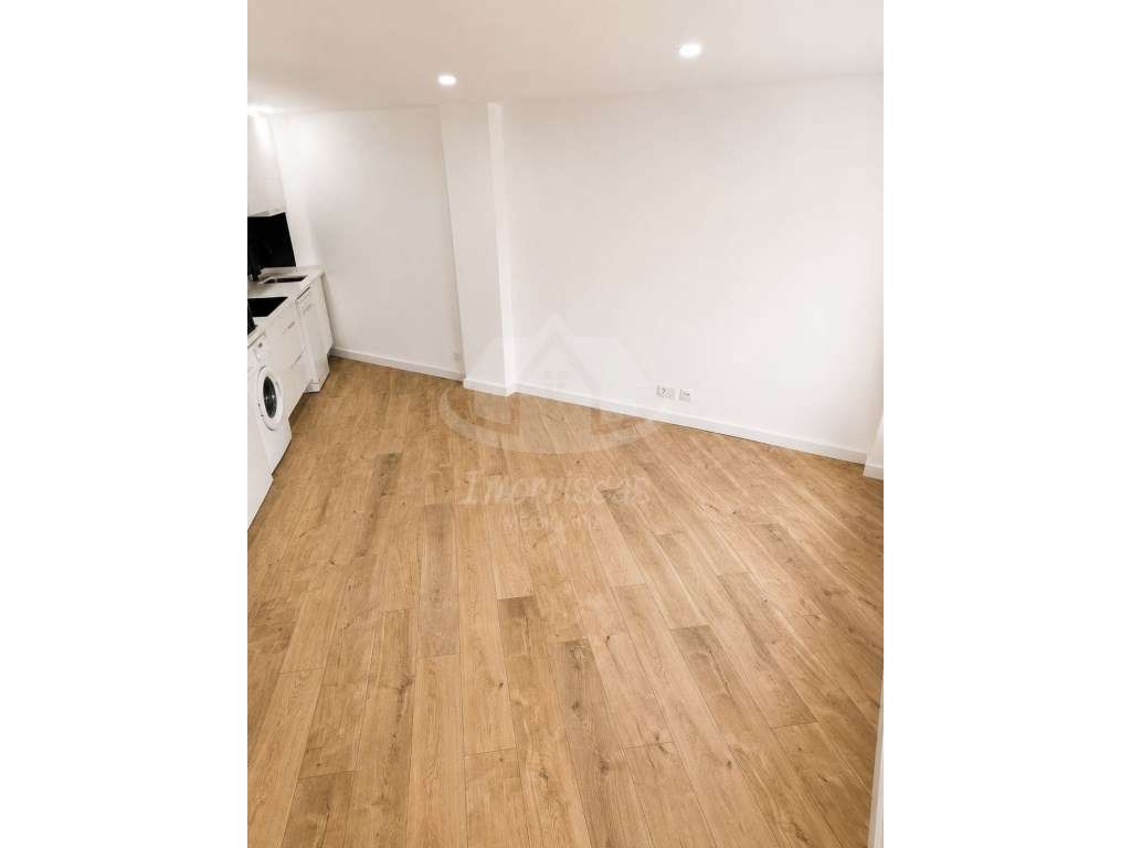 Apartamento T2+1 totalmente remodelado, no Forte da Casa - Grande imagem: 2/11