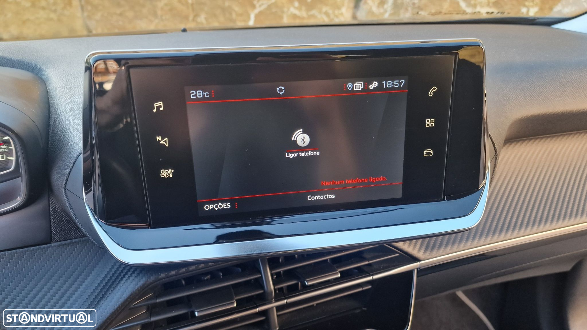Peugeot 2008 1.5 BlueHDi Allure EAT8 - 26