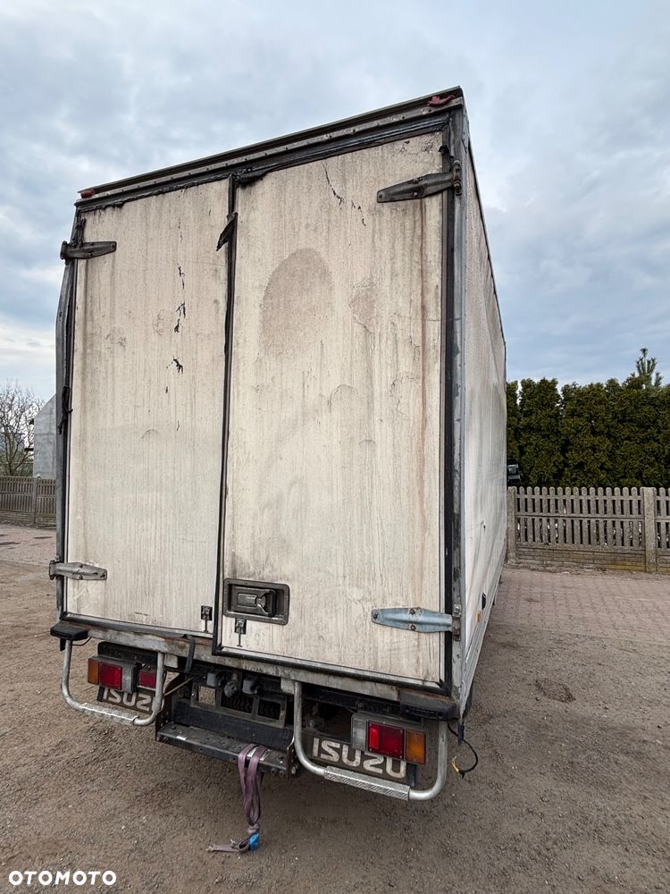 Isuzu NKR 77 - 7