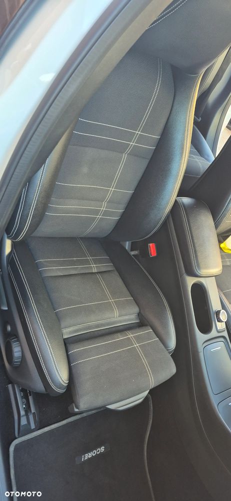 Mercedes-Benz GLA 180 7G-DCT - 14