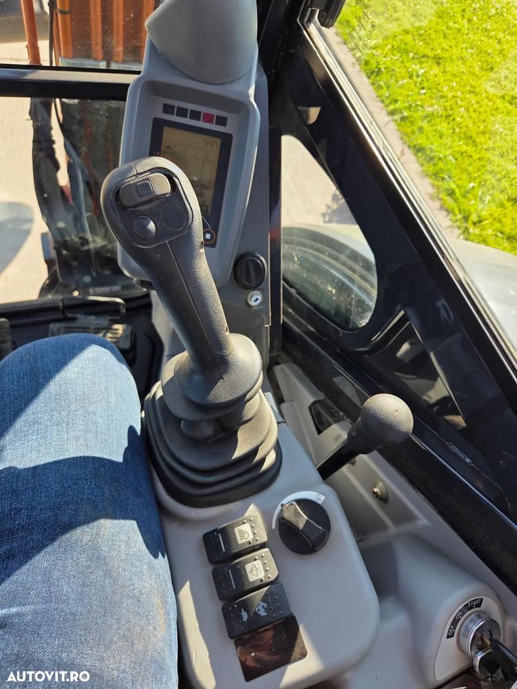Hitachi 3,7tone, 2023, 737h, FULL OPTION, Cupla rapida HIDRAULICA, 2 cupe excavare NOI, cupa TALUZ INCLINABILA NOUA, senile cauciuc NOI, latime 1,5m, adancime sapare 4m, inst picon pe brate, ridica 2t, Aer cond, posibil leaasing 4 ani-PROMOTIE 38.900 eur+Tva - 20