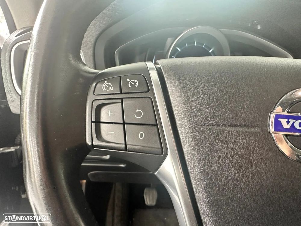 Volvo V40 Cross Country - 13