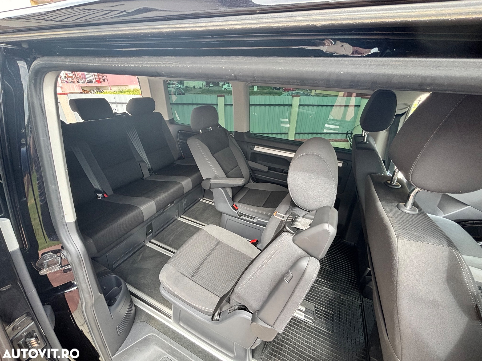 Volkswagen Multivan - 10
