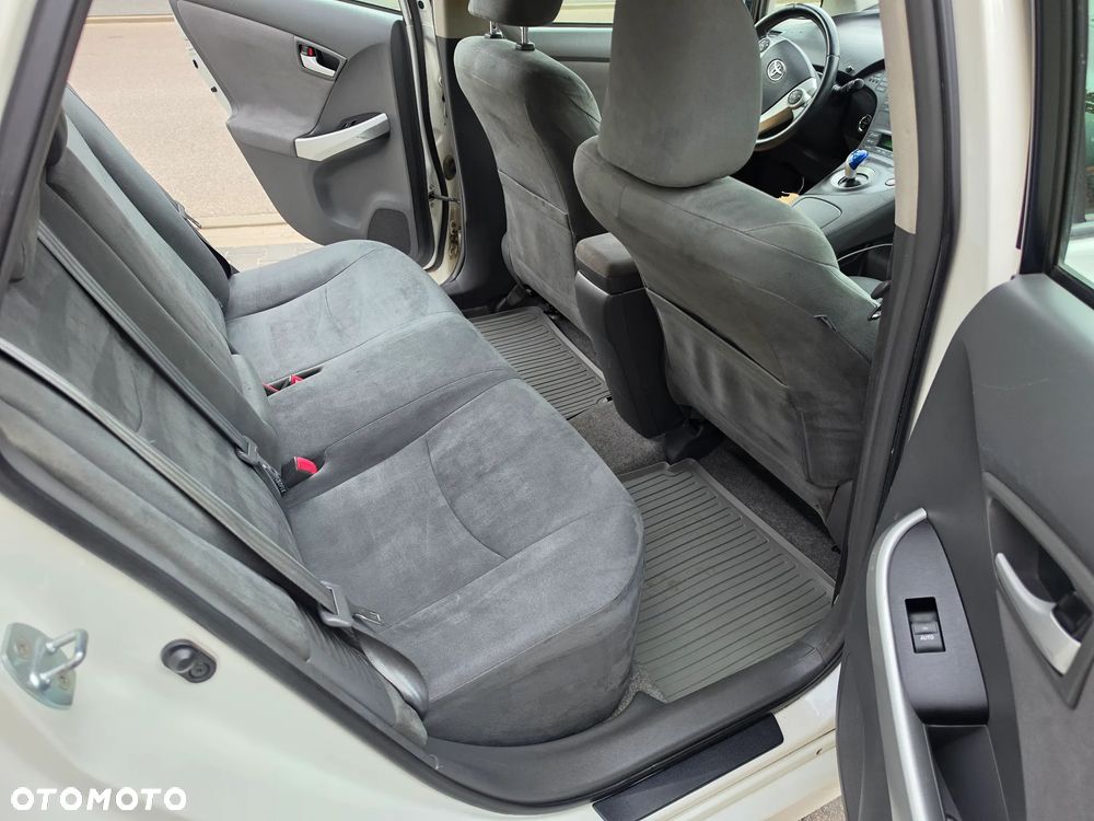 Toyota Prius 1.8 HSD Sol - 16