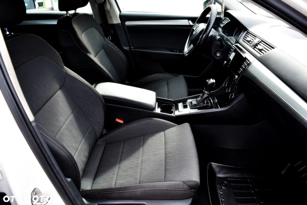 Skoda Superb 2.0 TDI DSG Active - 17