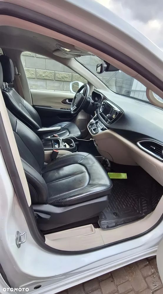 Chrysler Pacifica - 6