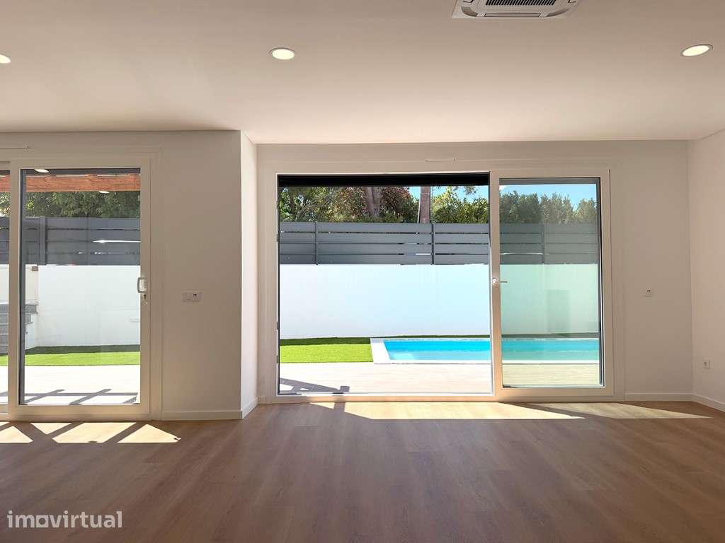 Moradia Térrea T4 de Luxo em Azeitão com Piscina e Jardim - Grande imagem: 4/22