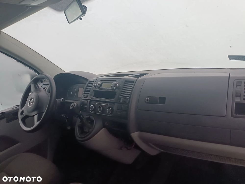 VW T5 lift z silnikem 2.0 TDI ozn.  CAAA skrzynią manualną OZN. LRS .lakier kod LB9A - 7