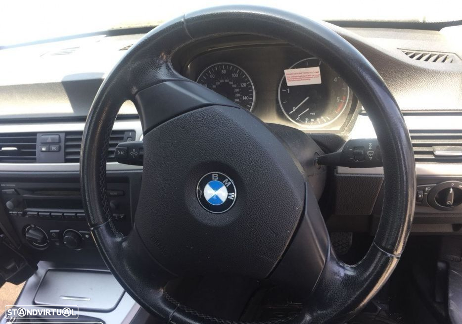 BMW E90 320 d de 2006 disponível para peças - 5