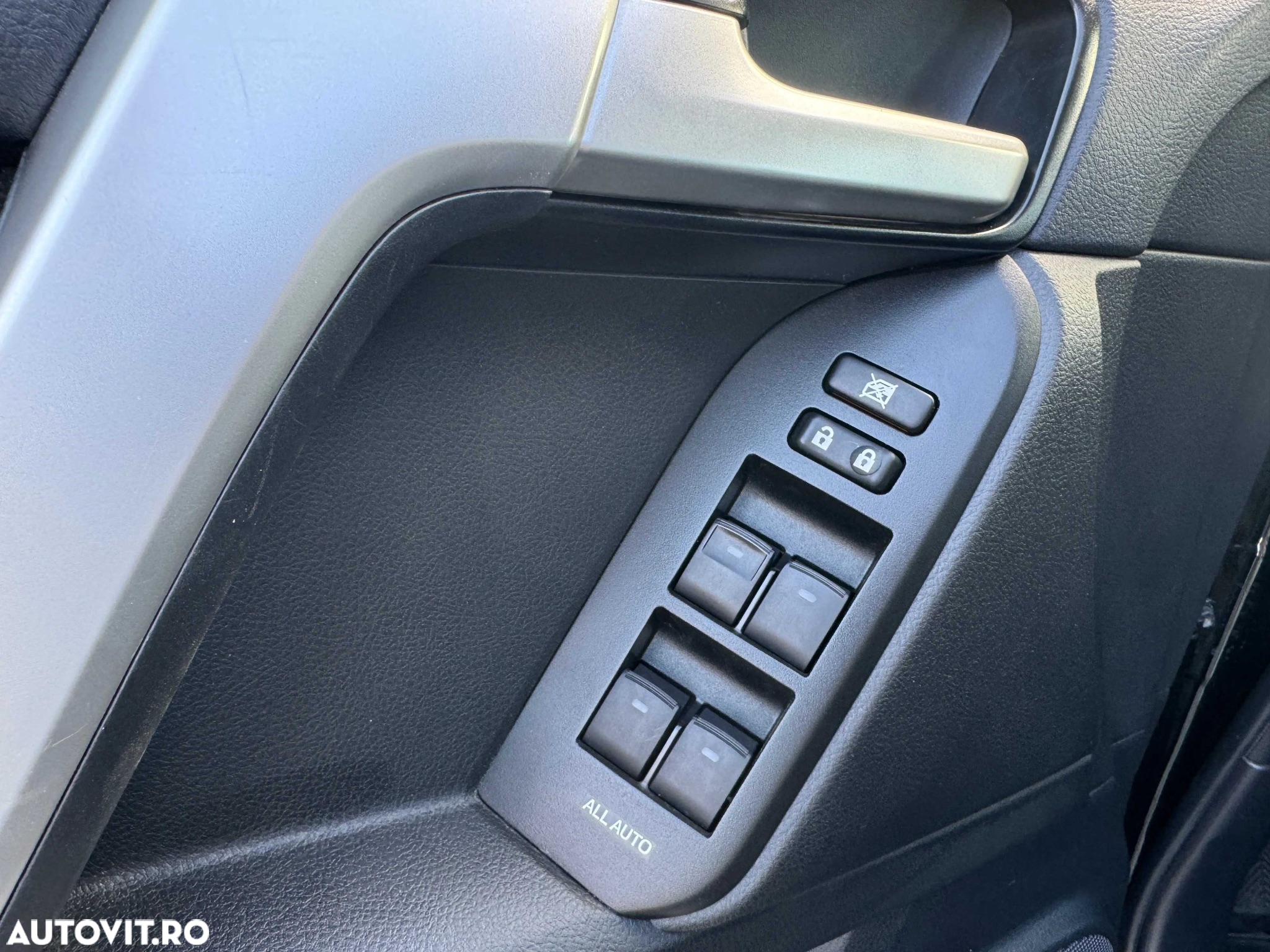 Toyota Land Cruiser 2.8l D-4D 204 CP A/T 7 locuri Executive - 7