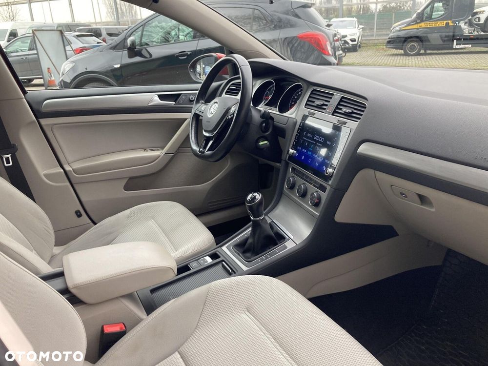 Volkswagen Golf 1.2 TSI BMT Comfortline - 19