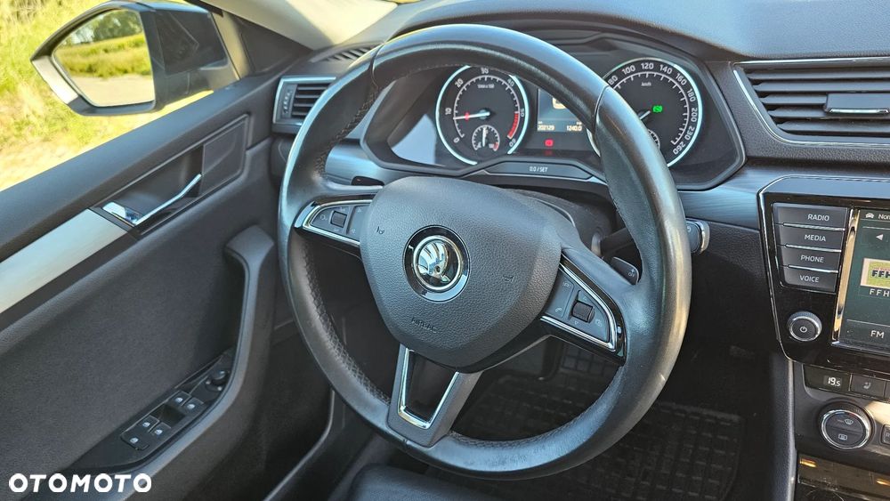 Skoda Superb 2.0 TDI L&K DSG - 9