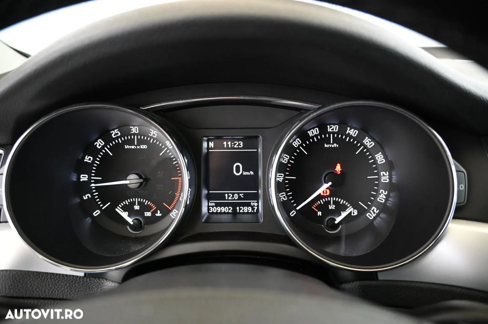Skoda Superb 2.0 TDI Ambition - 10