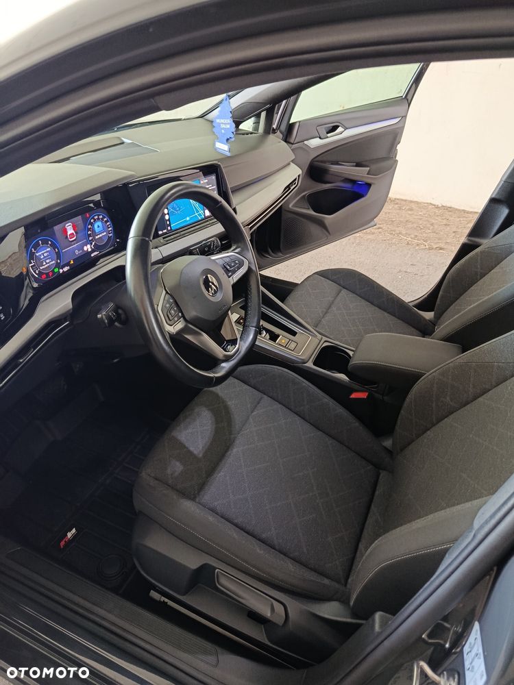 Volkswagen Golf - 8