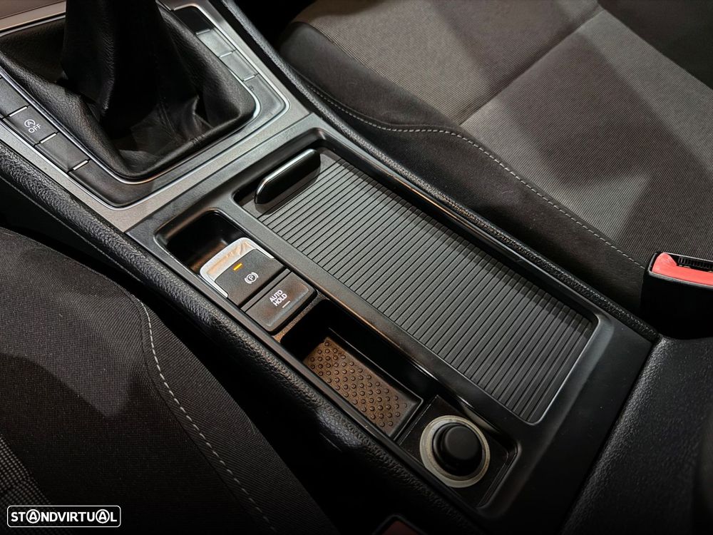 VW Golf 1.6 TDI Confortline - 22