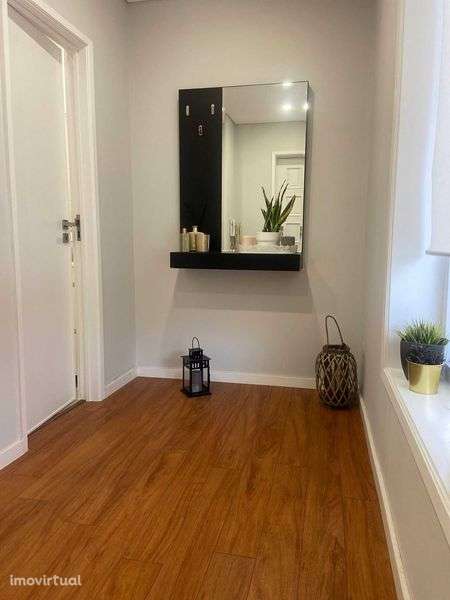 Moradia T4+1 com 3 frentes para venda em Valadares - Grande imagem: 2/11