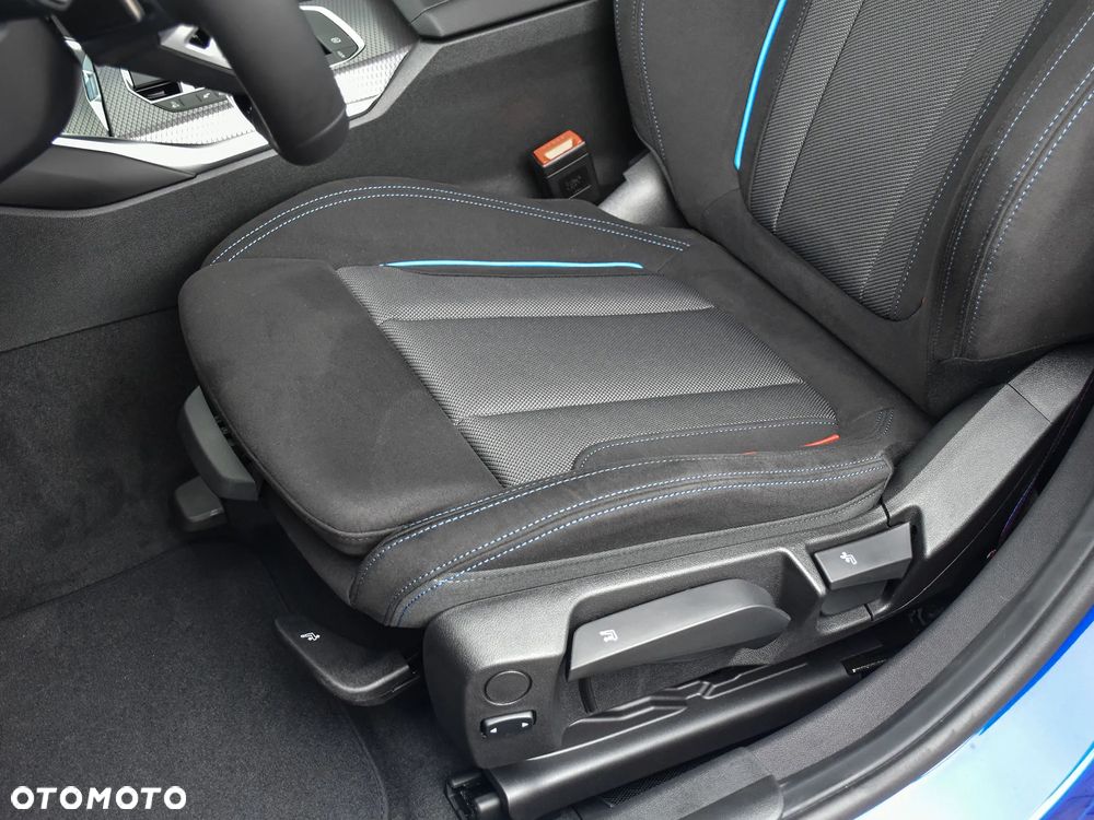 BMW Seria 3 320i xDrive - 26