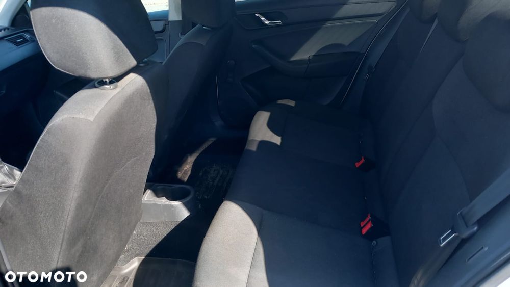 Skoda RAPID 1.2 TSI Ambition - 18