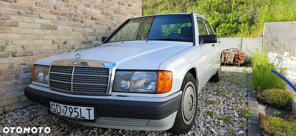 Mercedes-Benz W201 (190) - 1