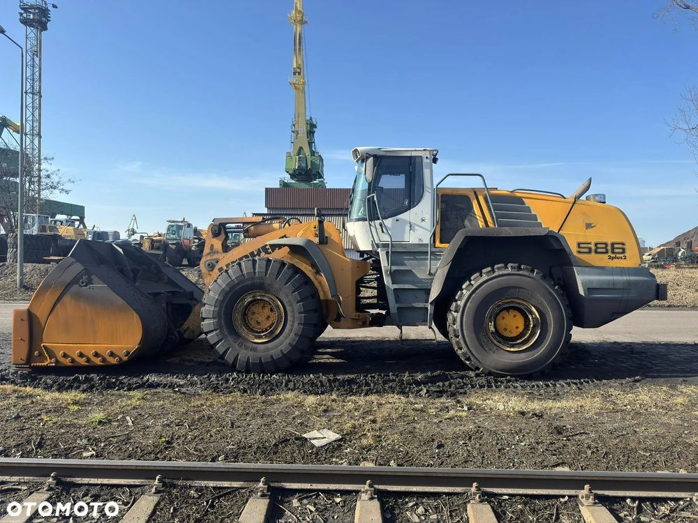 Liebherr L586 - 1