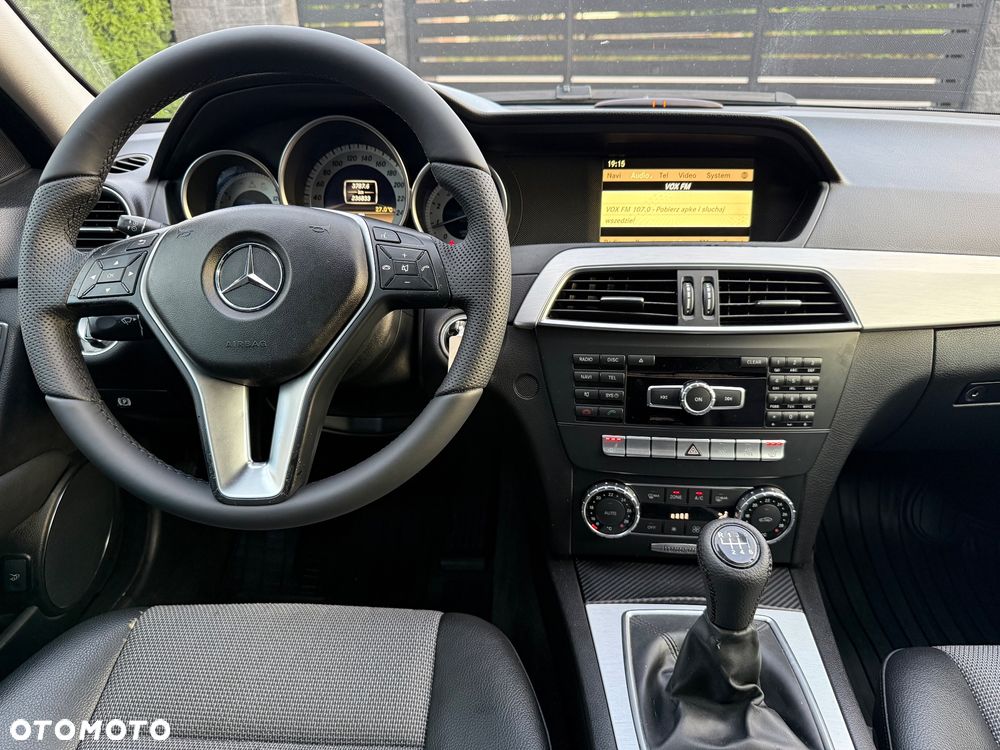 Mercedes-Benz Klasa C 180 CGI BlueEFFICIENCY Avantgarde - 29