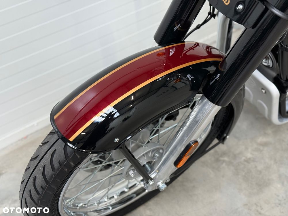 Royal Enfield Classic - 23