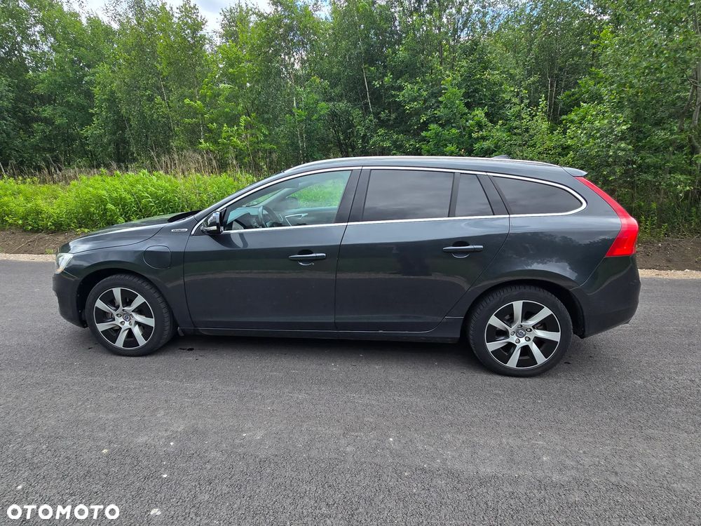 Volvo V60 D6 AWD Plug-in Hybrid Summum - 11