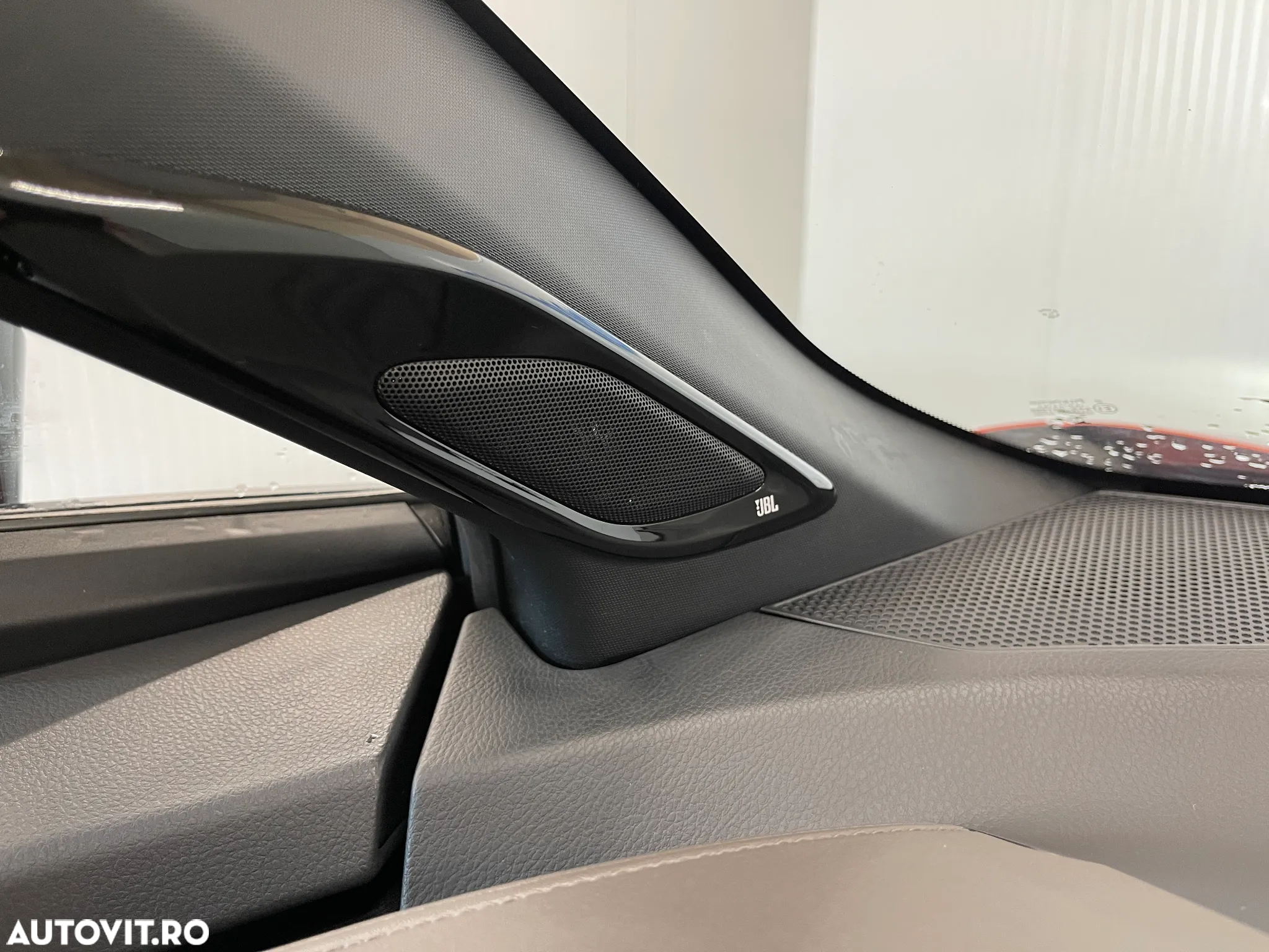 Toyota C-HR 2.0 HSD 184 CP 4x2 CVT Classy Bi-Tone - 23